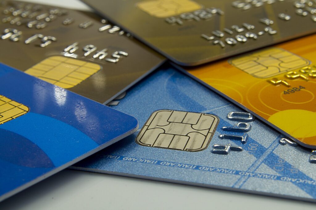 Pesquisa mostra que 59% das dívidas de cartão de crédito envolvem compras em supermercados